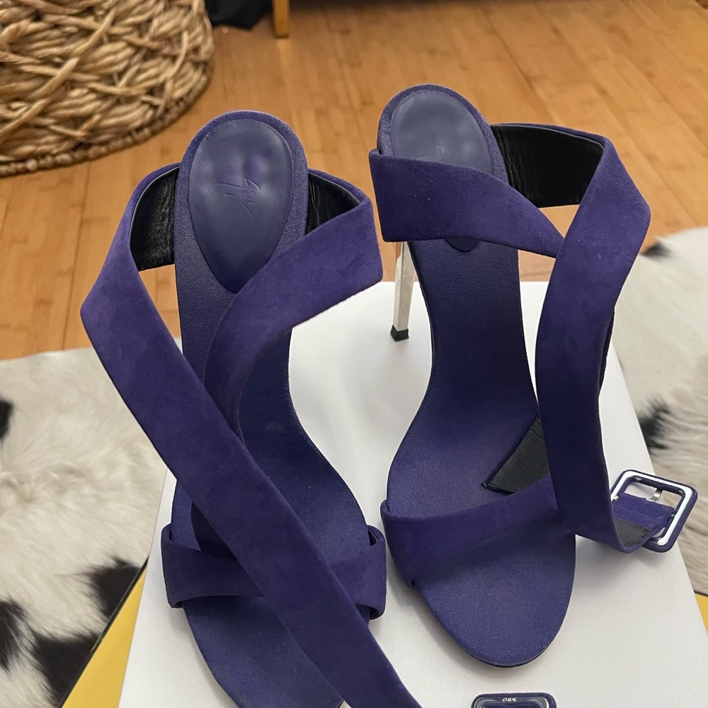 Guiseppe Zanotti purple suede sandals size 40.5